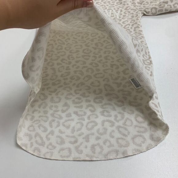 Old Navy Thermal Shirt Women XS Cream Leopard Print Waffle Knit Cuff Long Sleeve - Picture 11 of 15